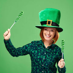 LIDATREE hand holding a lollipop to show size and portion for party favor planning