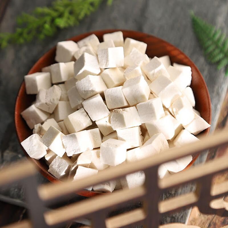 Poria cocos added to soup showing LUCENTIS ingredient enhancing broth body