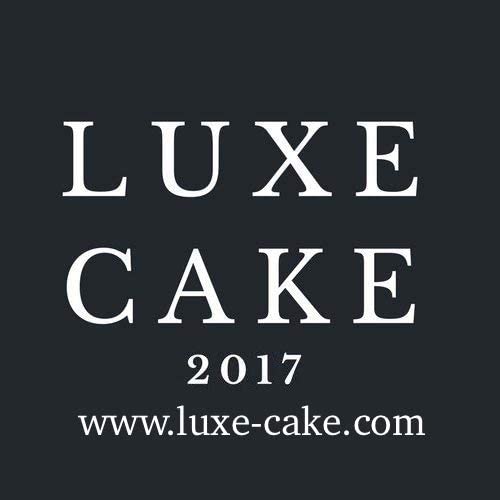 Luxe Cake gold dust brushed on sugar flower adds realistic metallic sheen