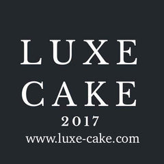 Luxe Cake dust close-up on fondant highlighting vivid sparkle and enhanced detail