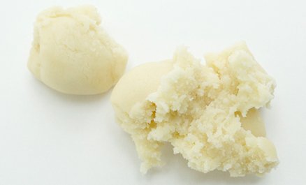 Mandelin marzipan close-up texture demonstrating smooth workable benefit