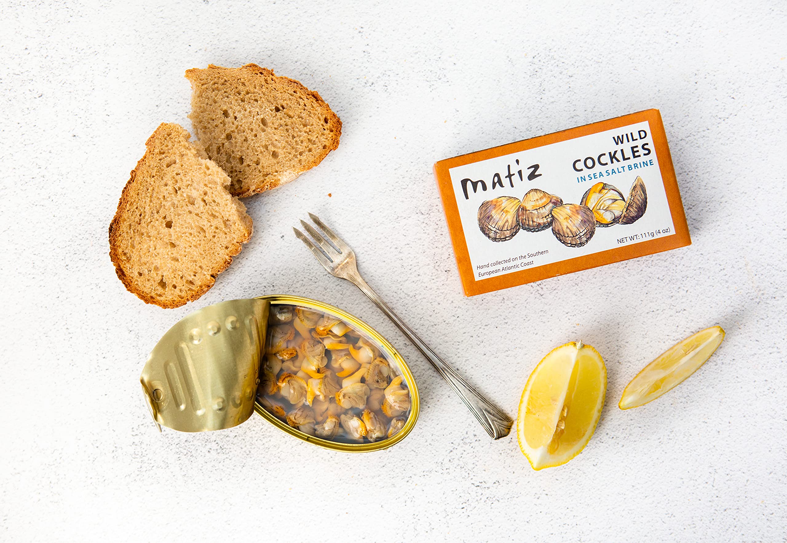 matiz berberechos close-up texture, plump meat and natural brine benefit