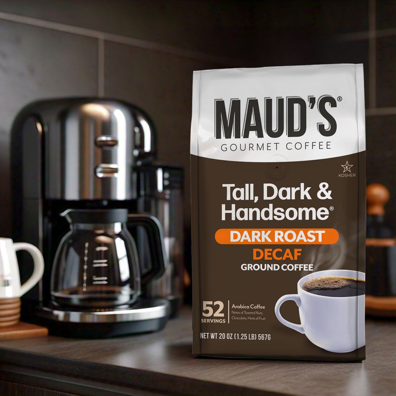 Maud’s bag beside a measuring scoop showing 20oz portion size