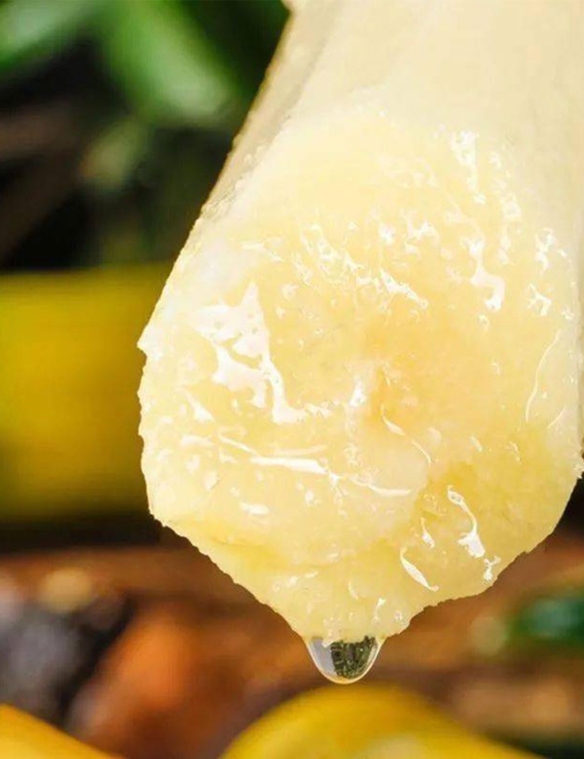 mentangzhao close-up of sugar cane texture, shows juicy tender fibers