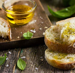 Monini GranFruttato drizzled over salad showing fresh flavor enhancement benefit