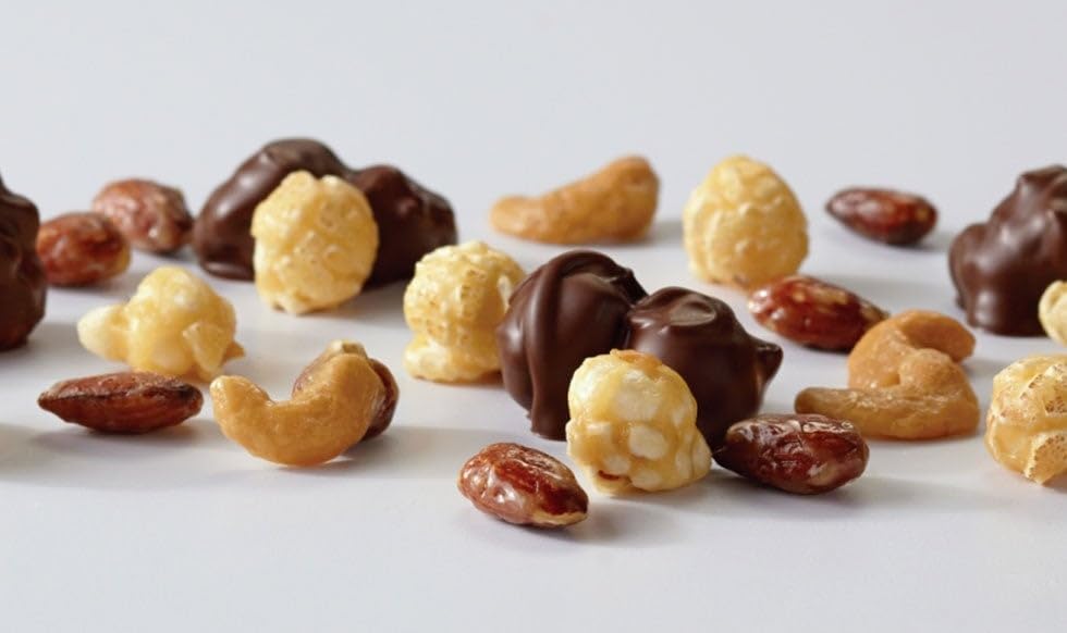 Moose Munch close-up of caramel glaze on popcorn, highlights crunchy texture