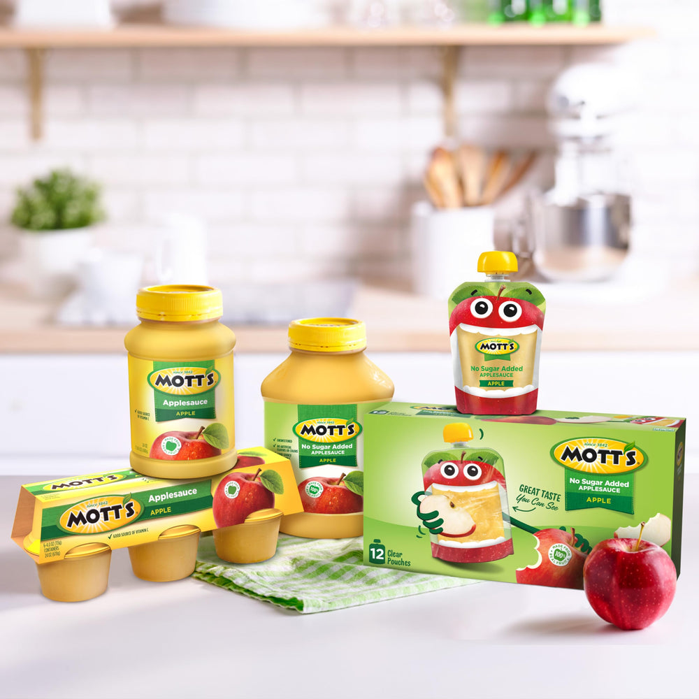 Mott's spoon revealing applesauce texture to show smoothness and real-fruit appeal