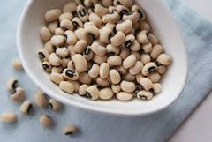 Close-up of Mulberry Lane Farms black-eyed peas texture to show uniform beans and cooking consistency