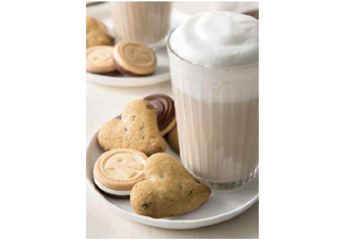 Mulino Bianco cookie held in hand to show size and portion benefit