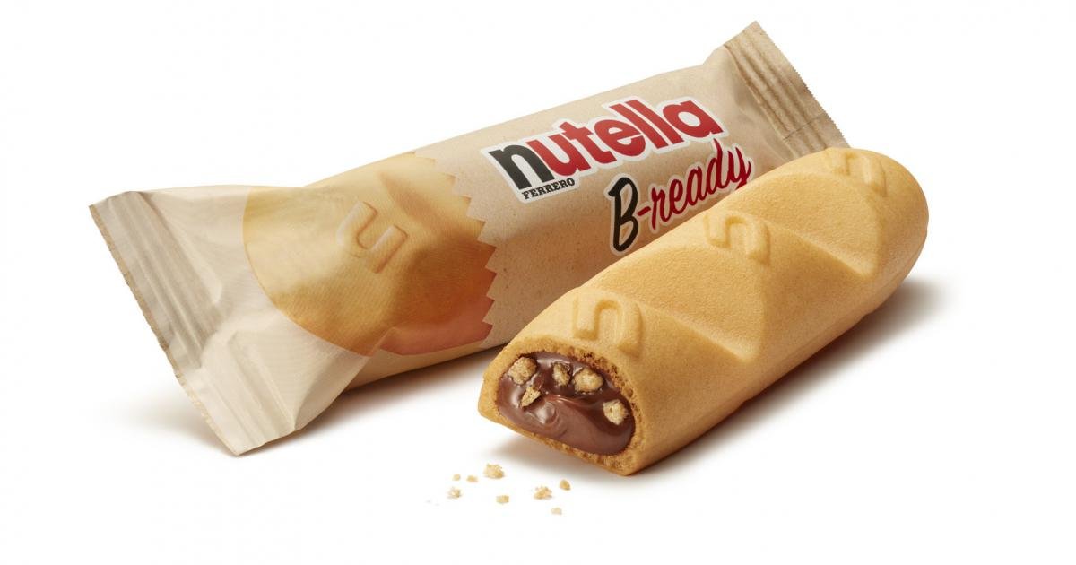 Lifestyle picnic setup featuring Nutella B-ready as an easy group snack option