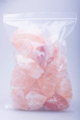 OULLYY close-up texture of pink salt chunks showing raw crystalline detail and visual appeal