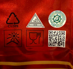 Hand holding 500g pack for Unipromax size and portion comparison