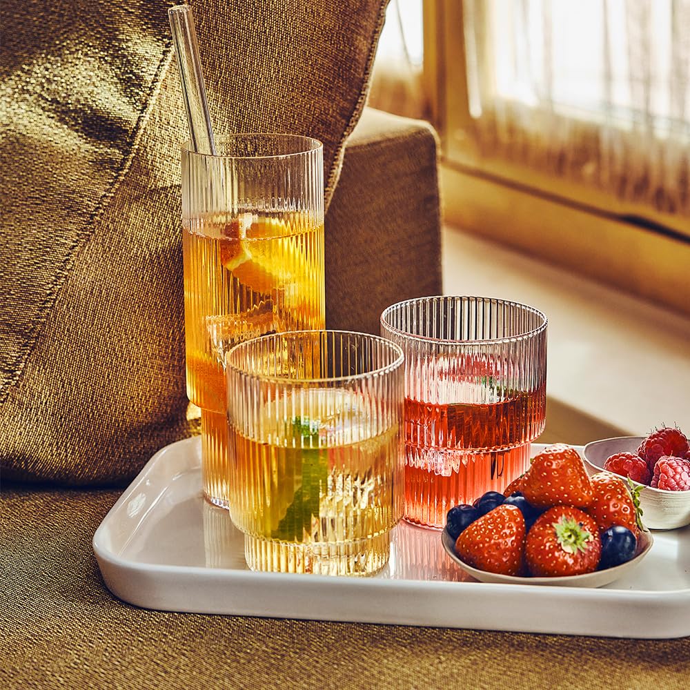 Palais des Thés brewed cup displaying clear golden infusion and bright fruit aroma