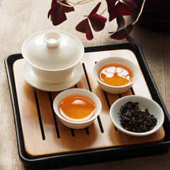 Palais des Thés blend detail with safflower petals revealing rich black-tea texture and aroma