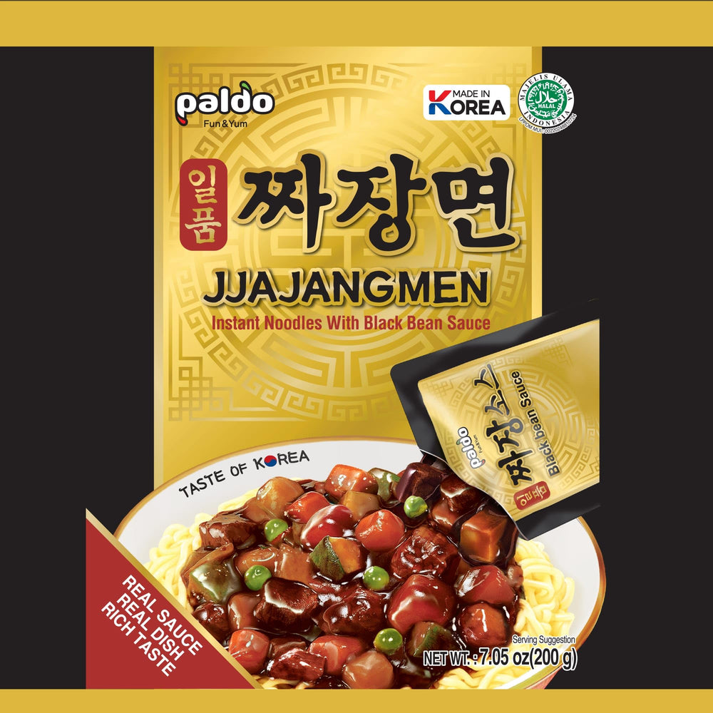 Paldo visible meat and vegetable pieces in sauce adding hearty texture benefit