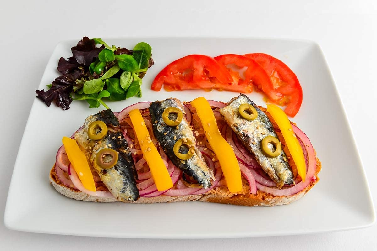 Pinhais sardines served on crusty bread for easy gourmet snack