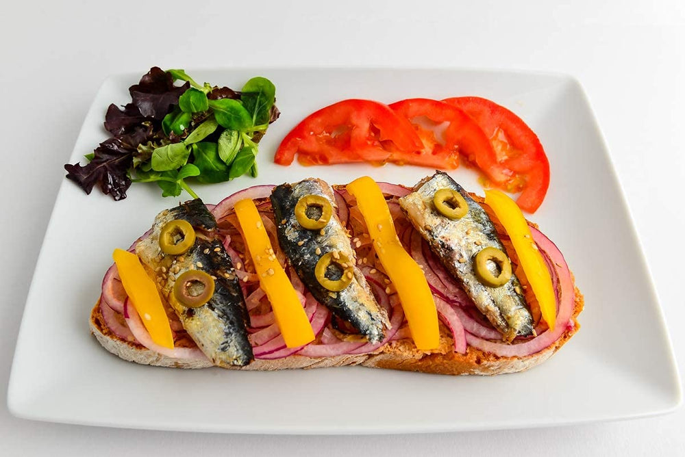 Pinhais sardines served on crusty bread for easy gourmet snack