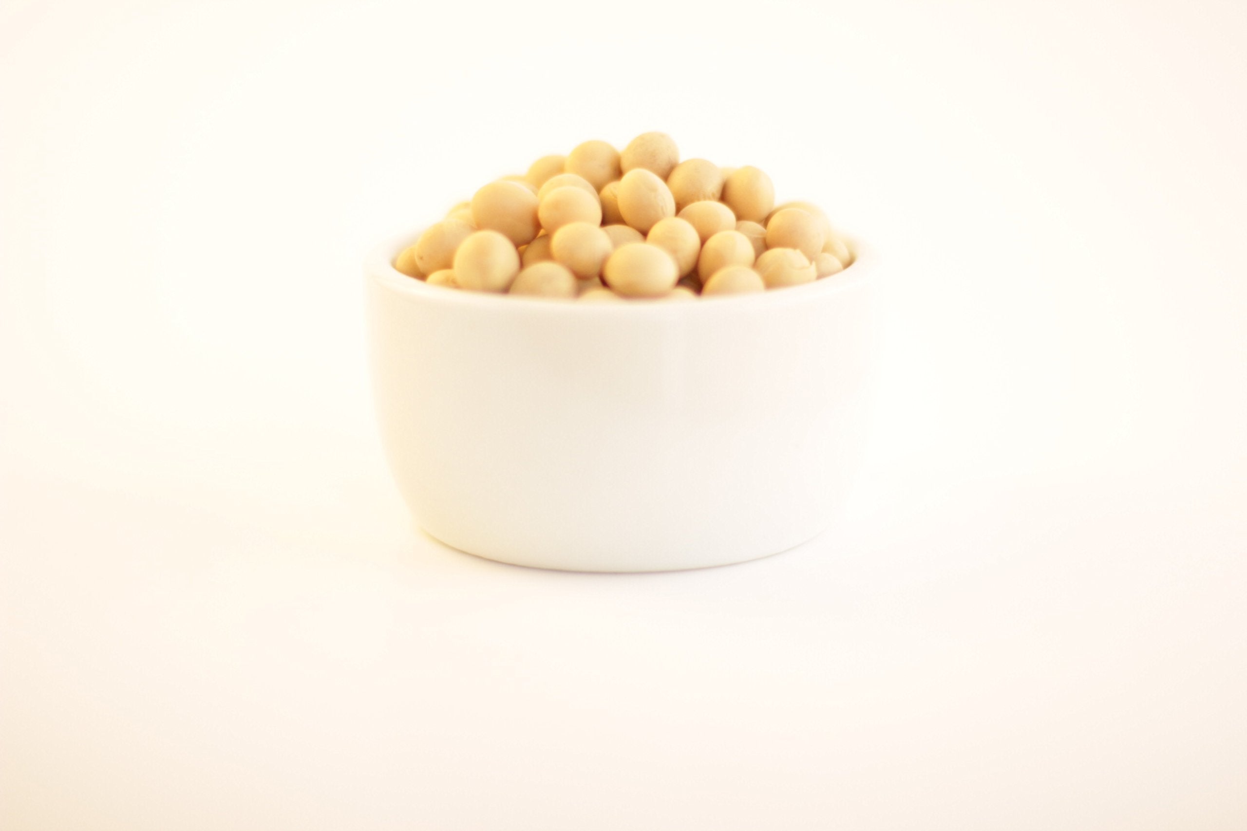 Pinstar Premium close-up of soybean texture showing clean non-GMO beans benefit: consistent processing