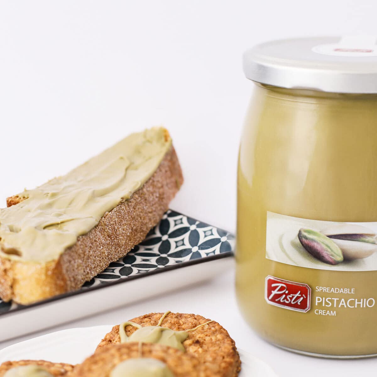 Pistì label and ingredient list close-up showing product transparency and quality