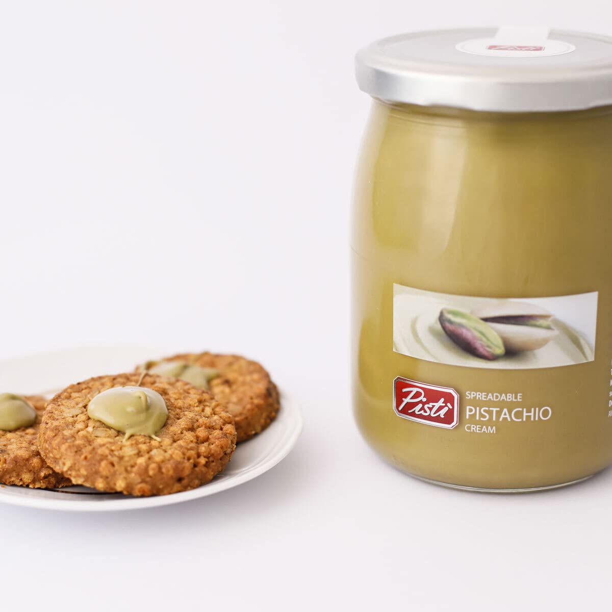 Pistì pastry filled with cream illustrating use as bakery filling and flavor