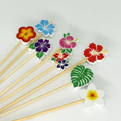 R1chyK1ng picks topping cupcakes to create cohesive luau presentation