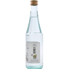 RABEE close-up of bottle neck and cap highlighting pour control and texture