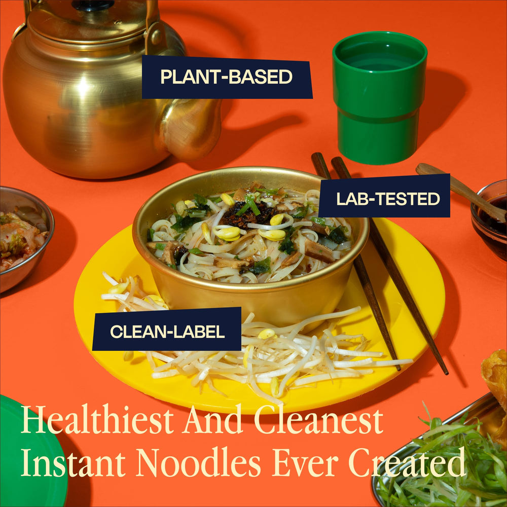 RAWMYUN Savory Curry cup opened showing curry powder and vegetable pieces