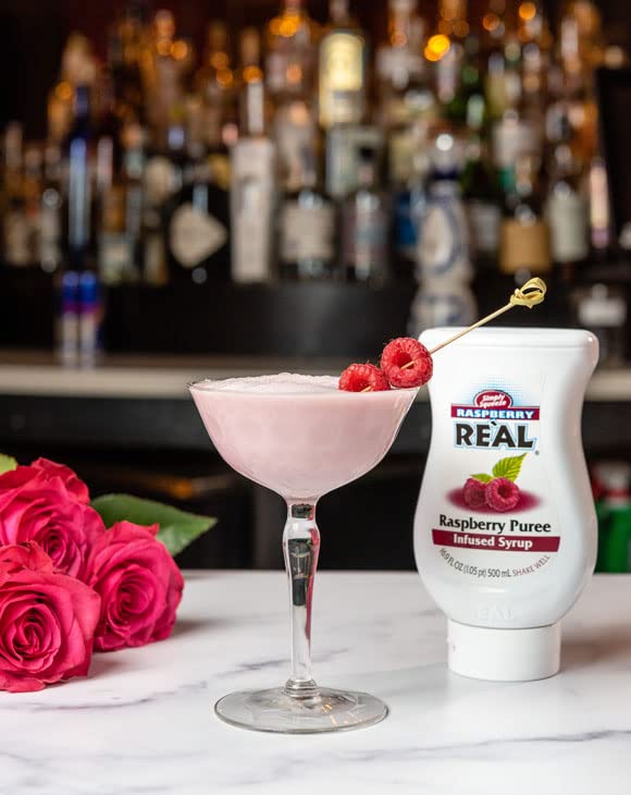 Reàl Infused Exotics in cocktail glass illustrating vibrant raspberry flavor