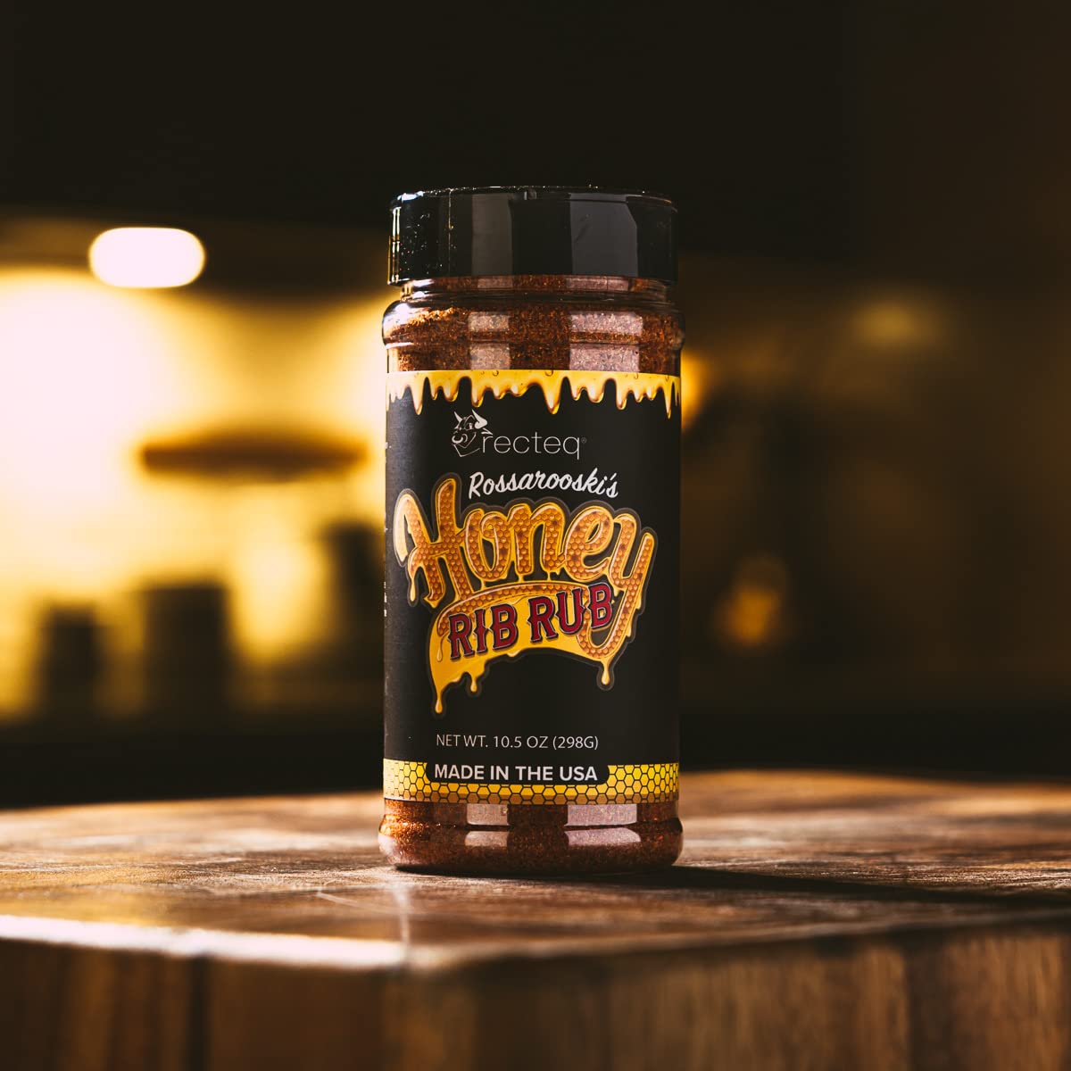 recteq scoop of Rossarooski's Honey Rib Rub close-up for easy application