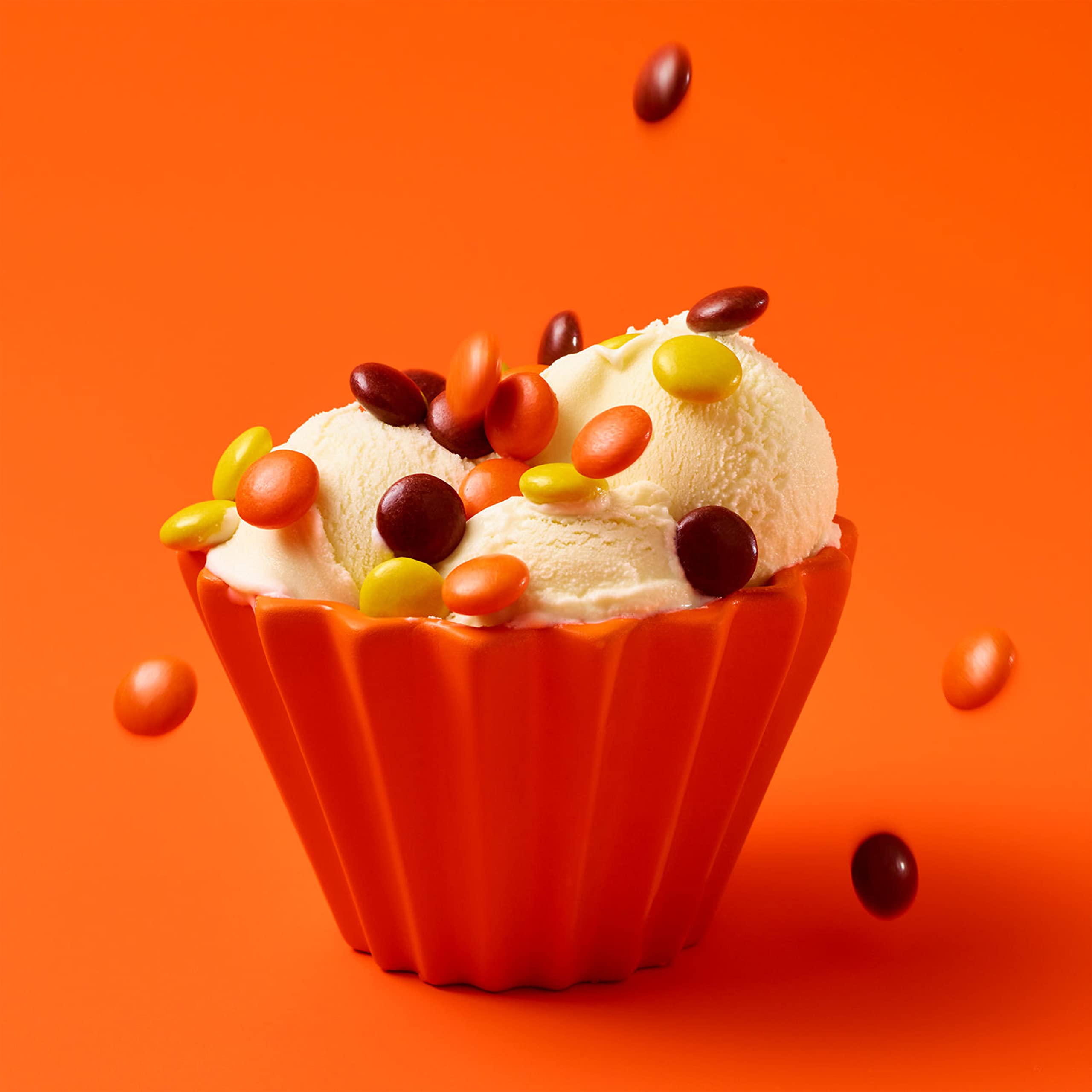 REESE'S candy-filled bowl display, perfect for dessert tables and sharing