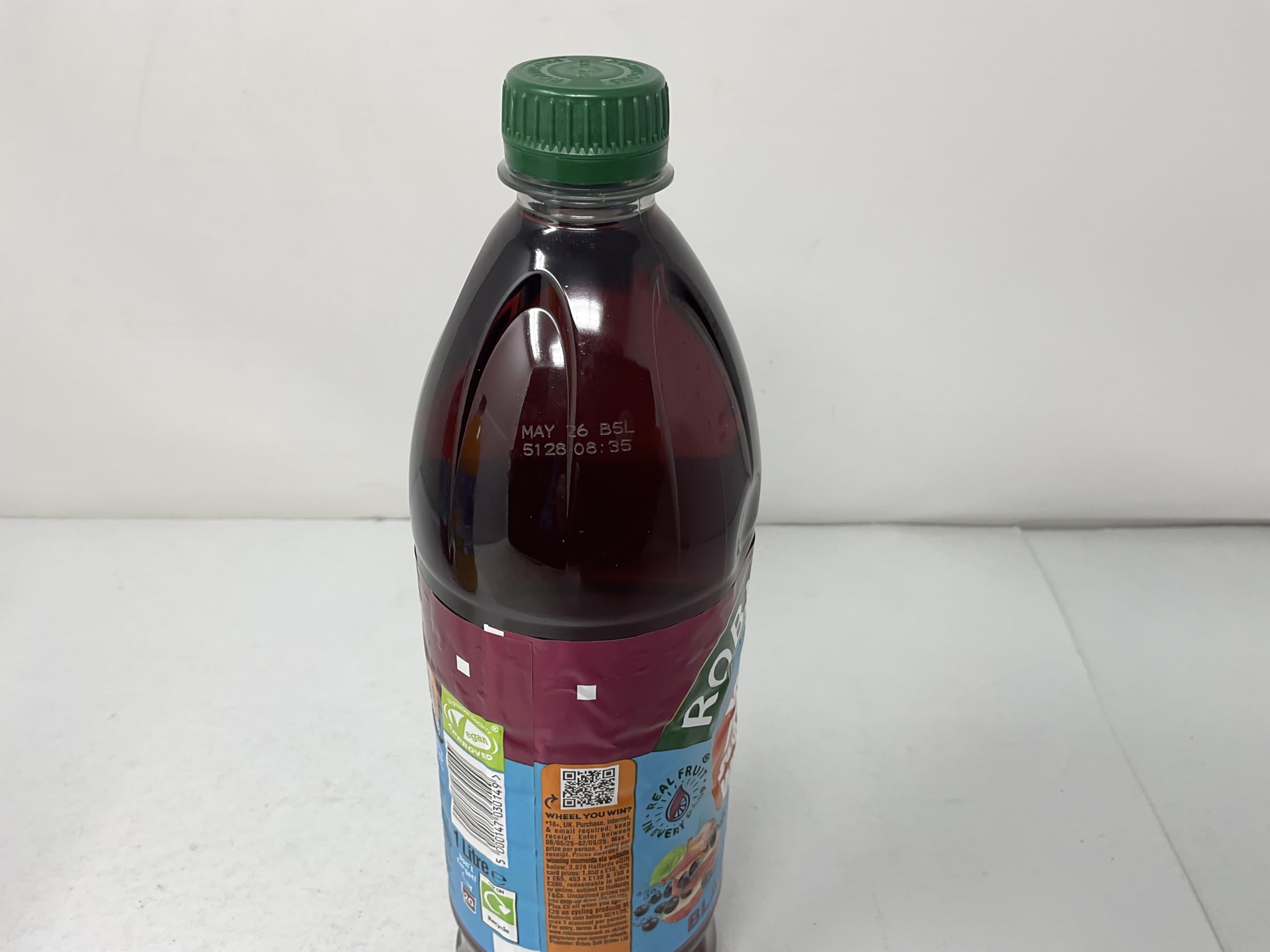 Robinsons bottle beside a drinking glass showing 1L scale and serving yield