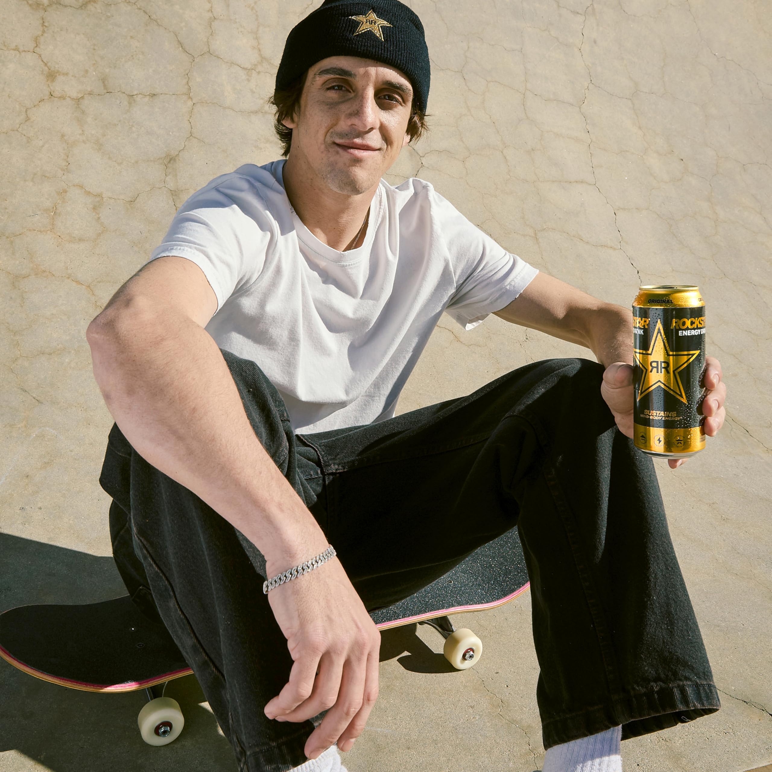 Rockstar original poured into glass with foam, clear visual of taste experience