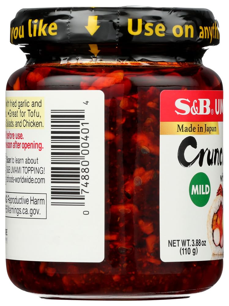 S&B jar open with visible crunchy garlic chunks, highlights texture benefit