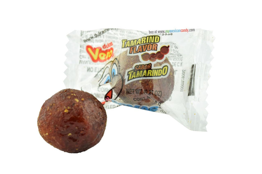 Sabores De Mexico hand holding a Vero gomita demonstrating chew size and portable snacking