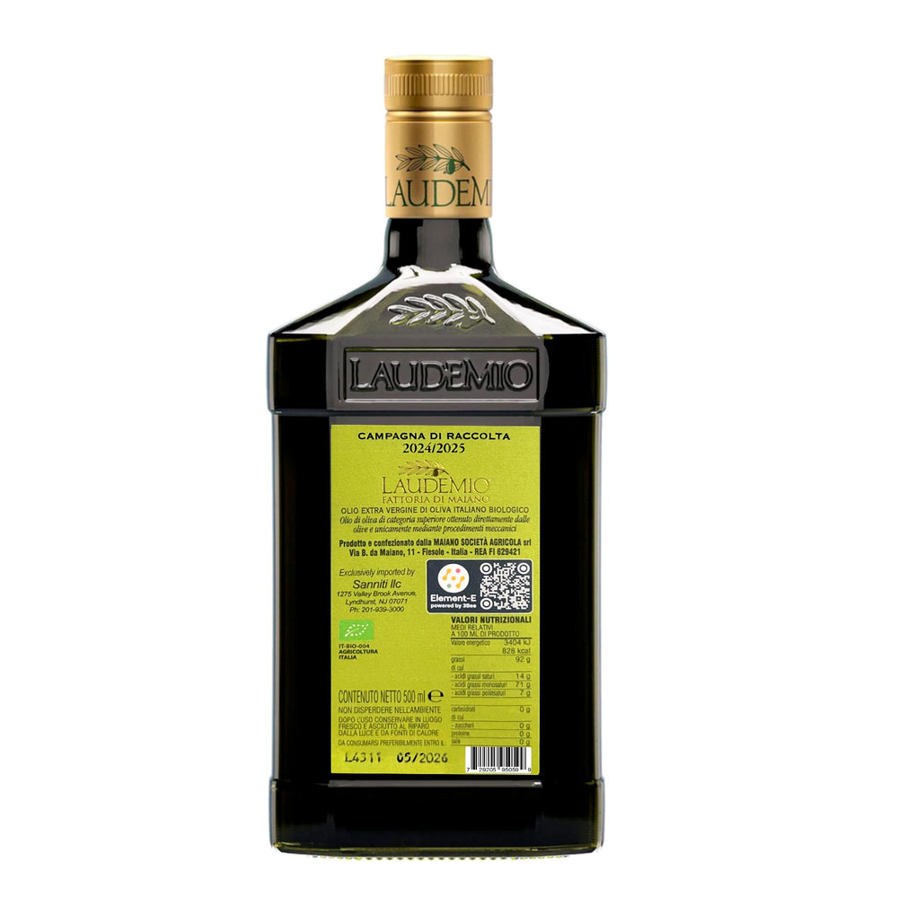 Sanniti estate mill pressing olives to show immediate cold-press production