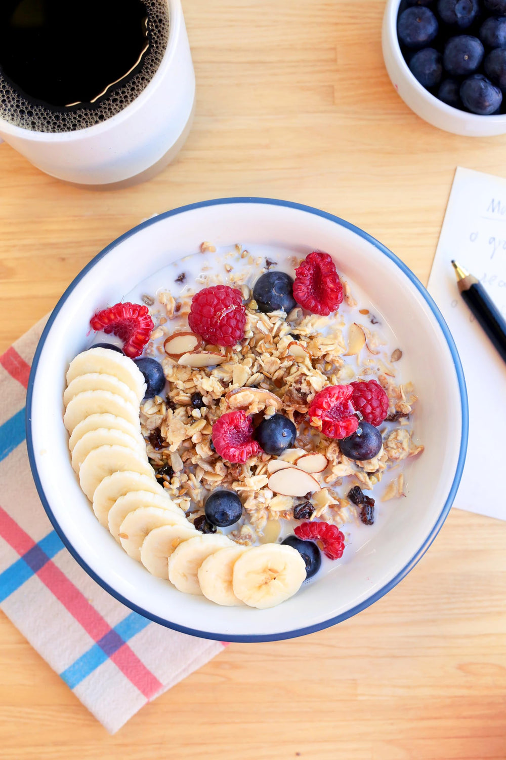 Glass jar of Seven Sundays overnight oats demonstrating easy make‑ahead breakfast