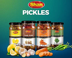 Shan mixed pickle jar next to measuring scale illustrating 1000g quantity and value