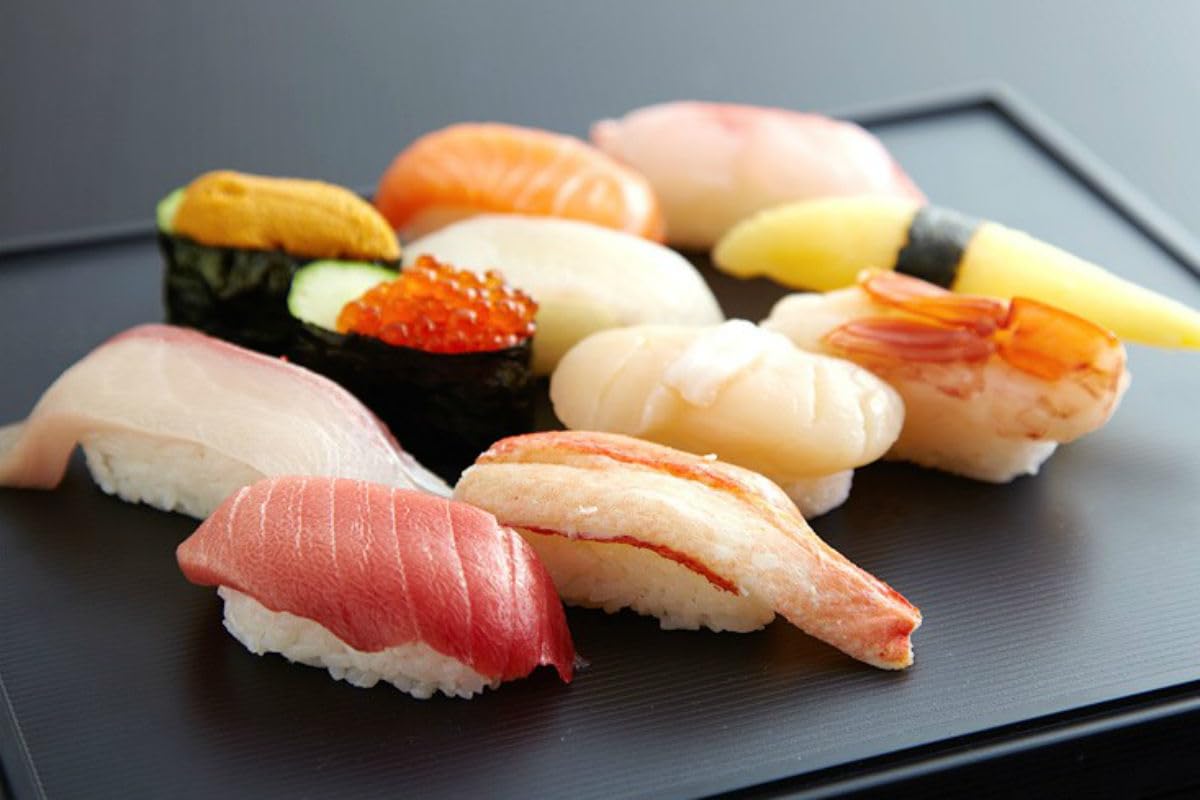 Shinmei Sanchi Gensen onigiri held in hand showing shape-holding benefit