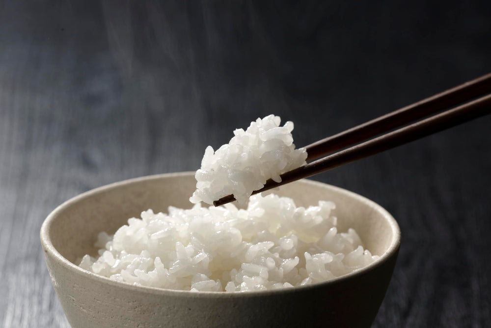 新之助 新潟 close-up of polished large grains, highlighting refined texture and appearance