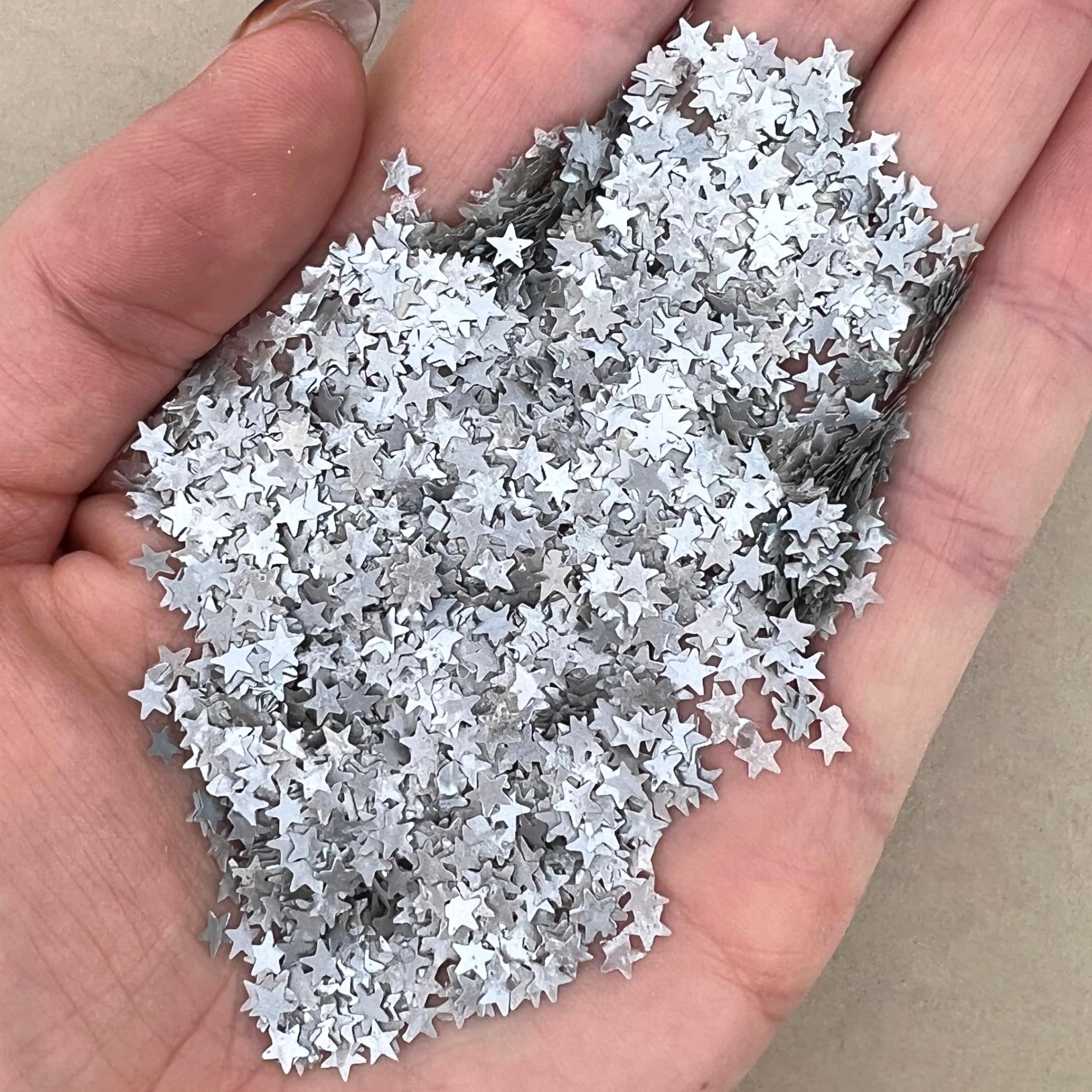 Simply Sucré stars floating on a cocktail surface creating dazzling visual appeal and party-ready look