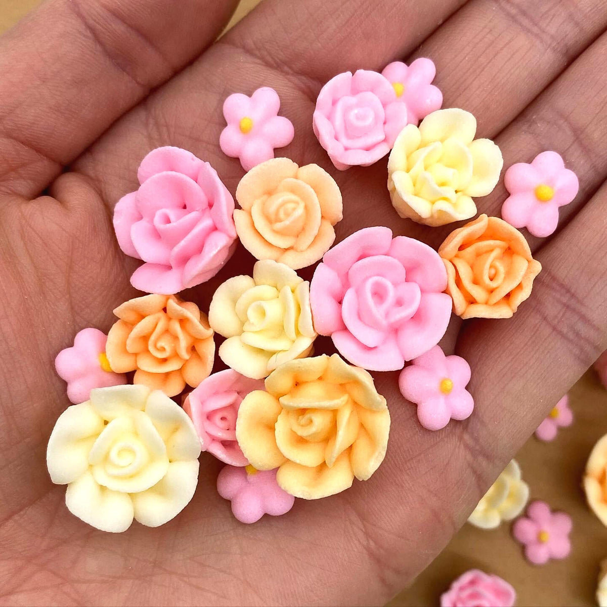 SIMPLY SUCRÉ front packaging showing pastel edible icing flowers and clear jar benefit convenience