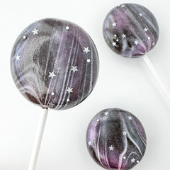 Simply Sucré silver stars used as cupcake toppers delivering professional-looking finish and sparkle
