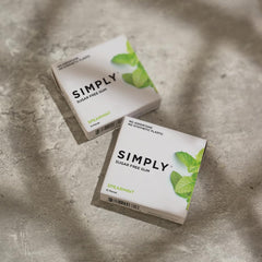 Simply Gum chicle ingredient close-up highlighting natural chew base benefits