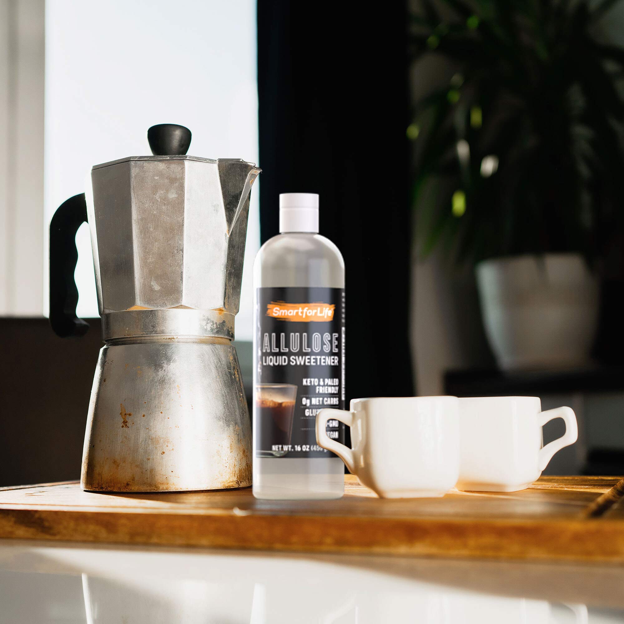 Smart for Life syrup being poured from bottle showcasing easy dosing