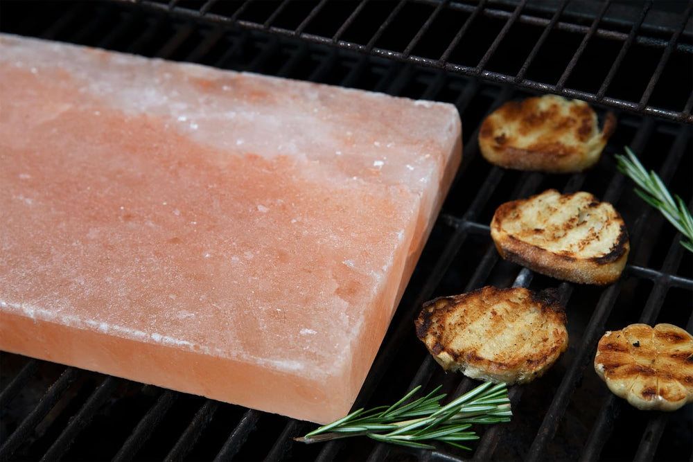 Spantik close-up texture of Himalayan salt crystal structure, highlights authentic quality