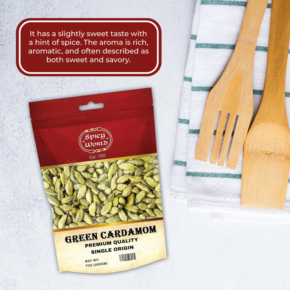 Spicy World measuring spoon with cardamom seeds for precise flavor control