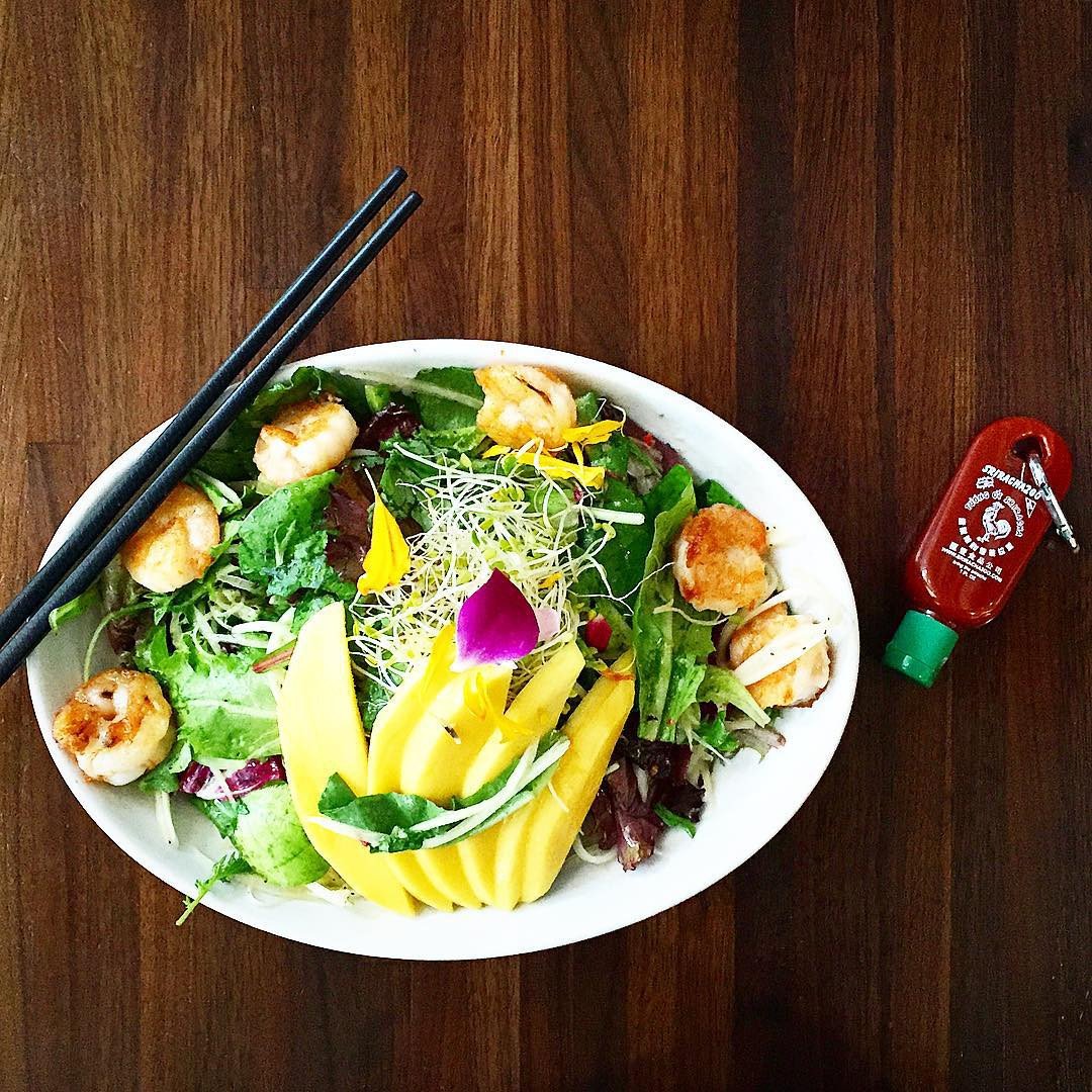 Sriracha2Go BPA-free label photo reassures safe food contact