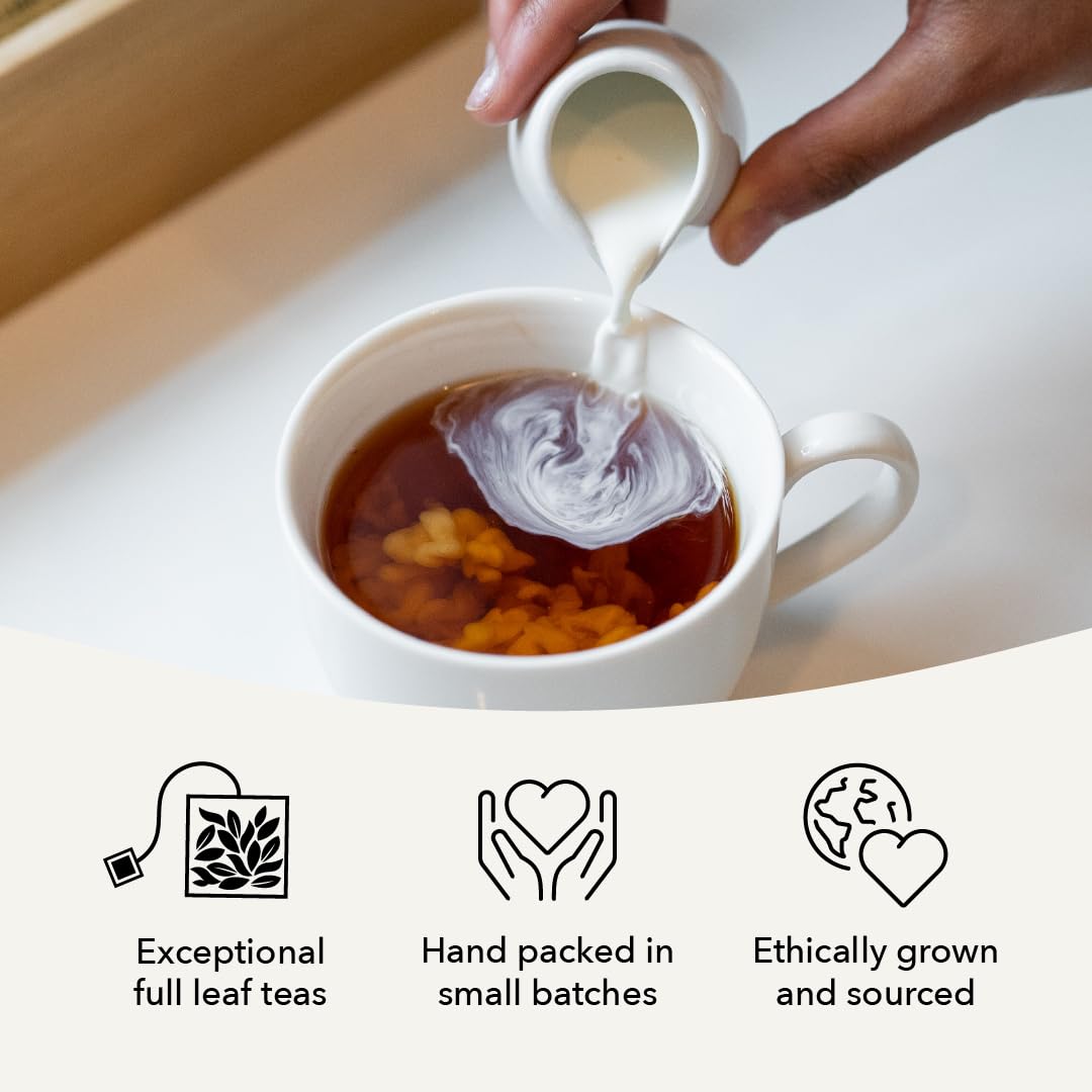 STEVEN SMITH TEAMAKER sachet held in hand indicating sachet size and convenient portioning