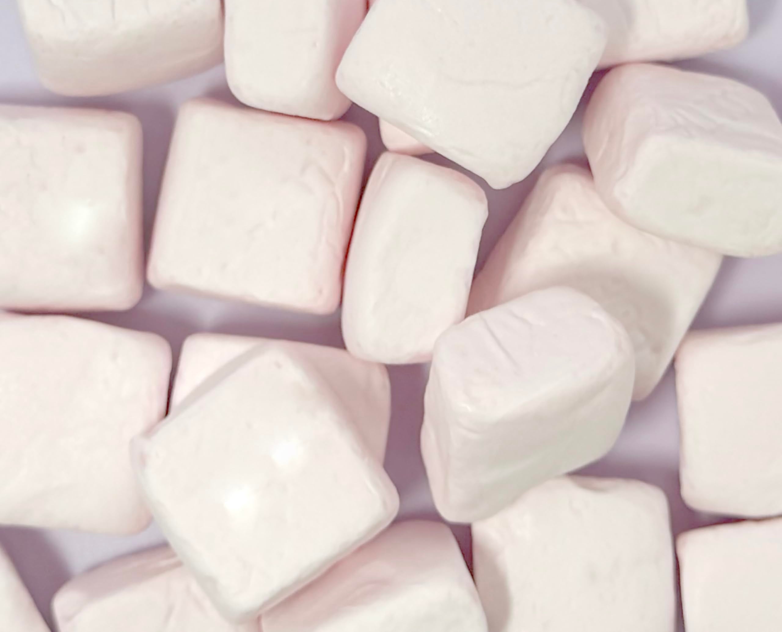 Sugarloo World strawberry cubes in a glass bowl, ideal for party presentation and sharing