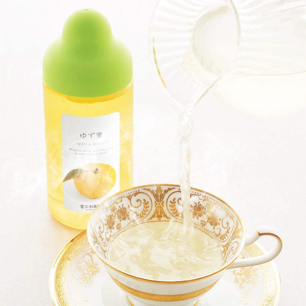 杉養蜂園 spoonful showing smooth yuzu honey texture and spreadability benefit